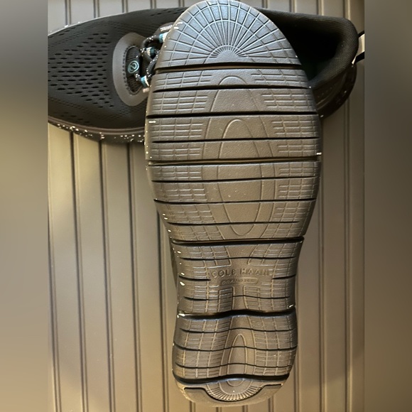 Cole Haan sneakers for women size 8 - Picture 2 of 4